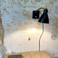 Petite lampe de bureau Aluminor repeinte noire
