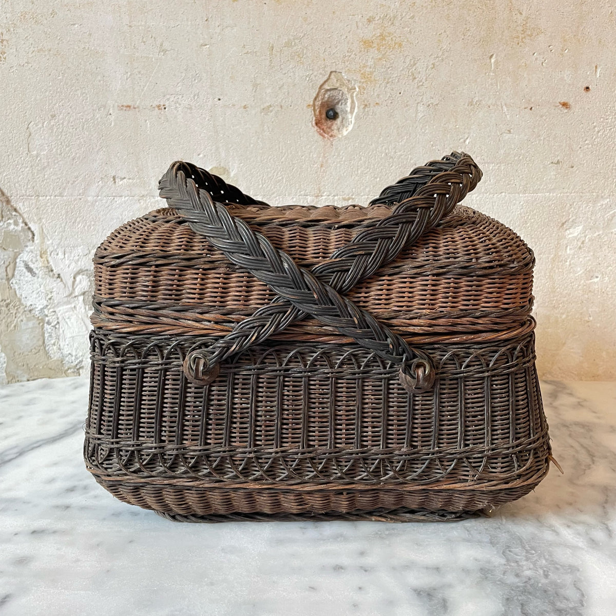 Grand Panier Ancien En Osier – Type Panier Bressan à Volaille – Avec Couvercle