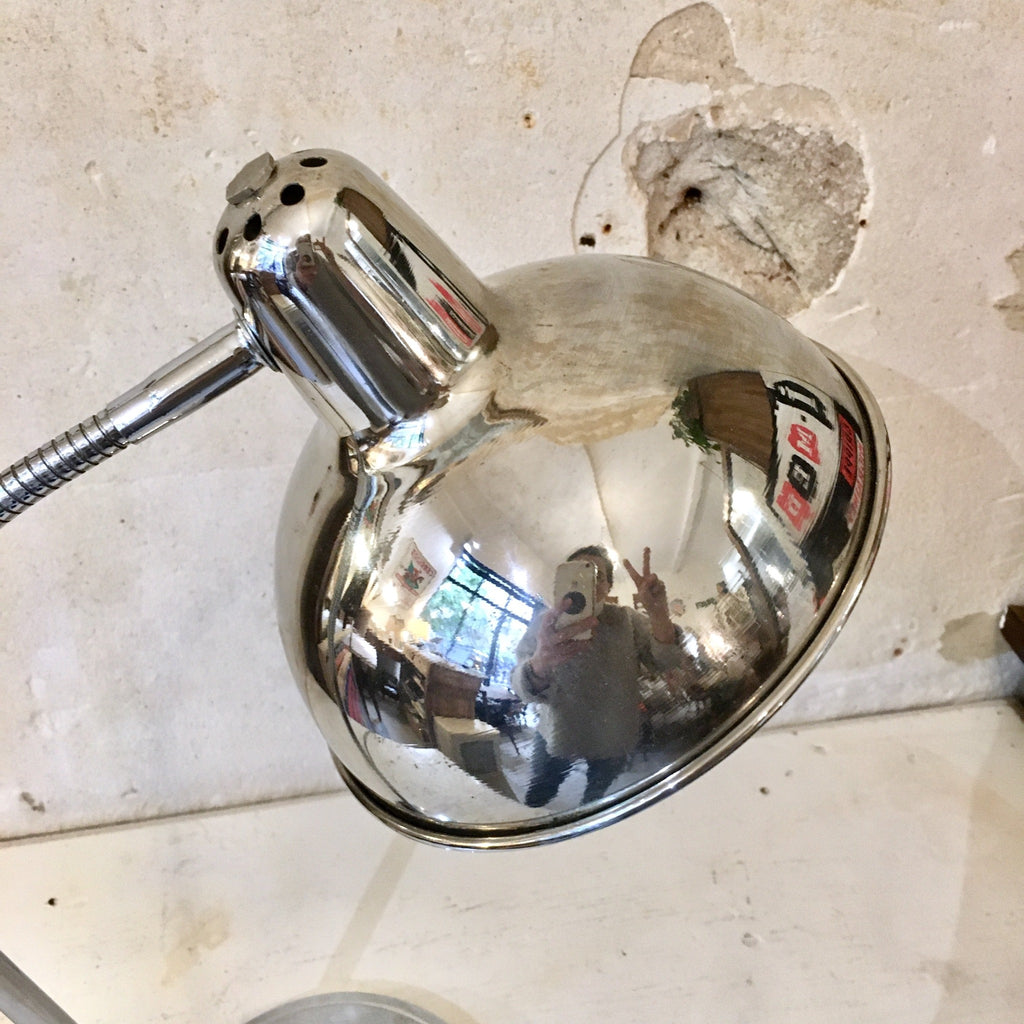 Lampe de bureau chromée et articulée