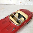 Voiture miniature 1/18ème Jaguar rouge E 1961