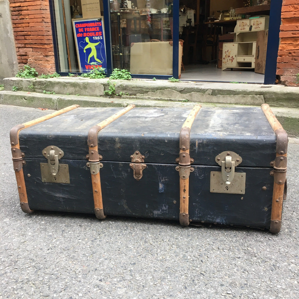 Grosse malle en bois noire