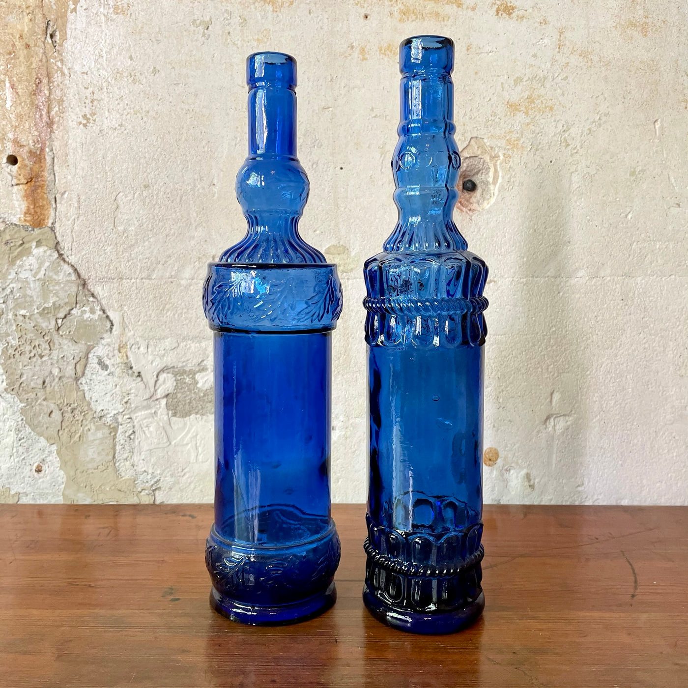 Duo de bouteilles bleues