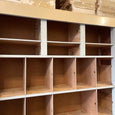 Grande armoire de métier à casiers en bois