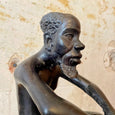 Statue homme jouant du djembé en ébène Massen Go