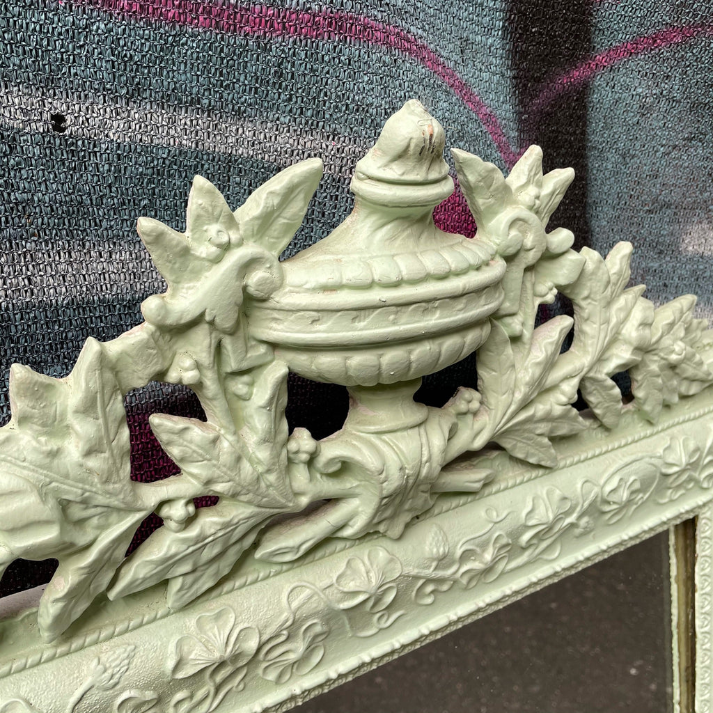 Miroir style Louis XV repeint vert menthe