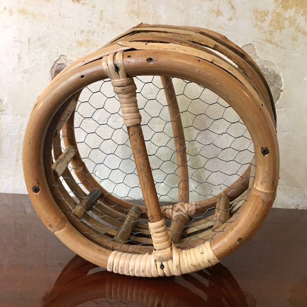 Panier rond en rotin fond grillagé
