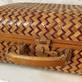 Valise en lamelles de bambou tressées bicolore