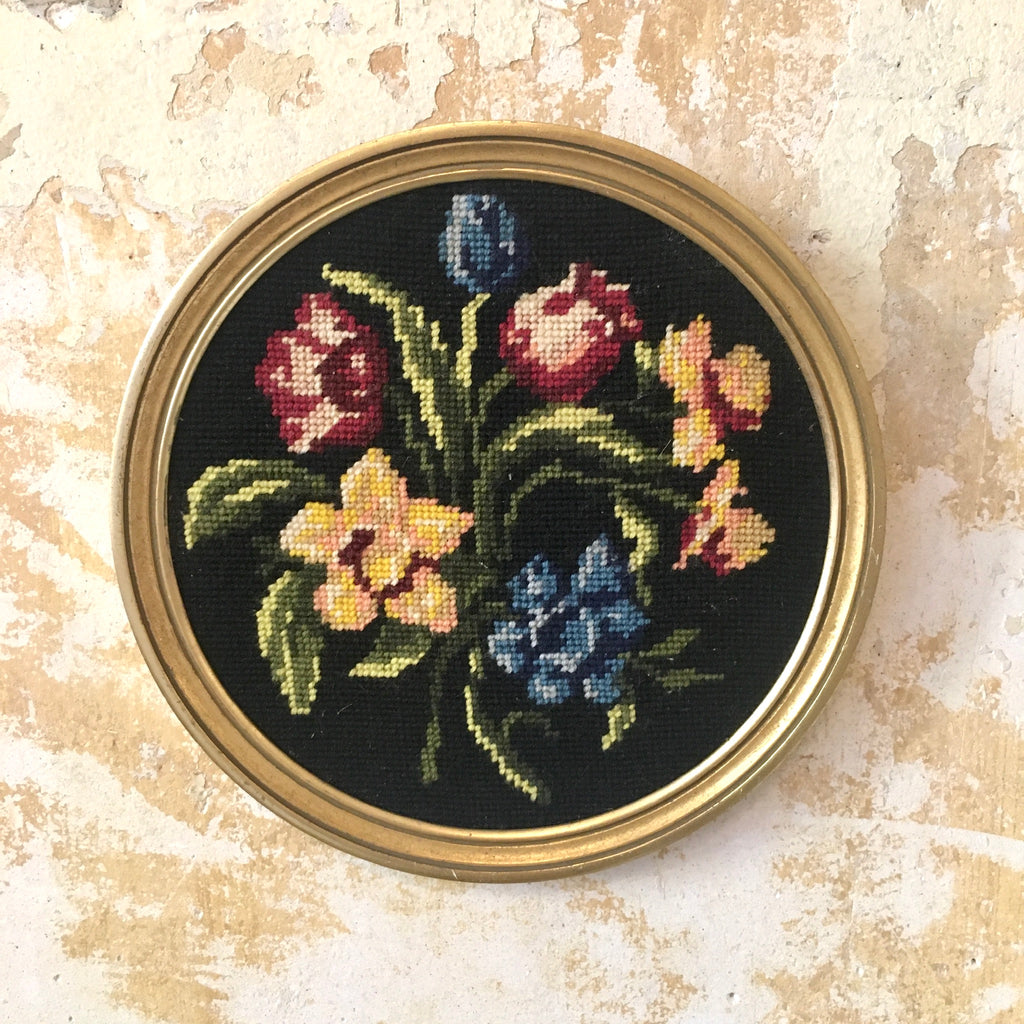 Ensemble de 8 canevas ronds cadres dorés