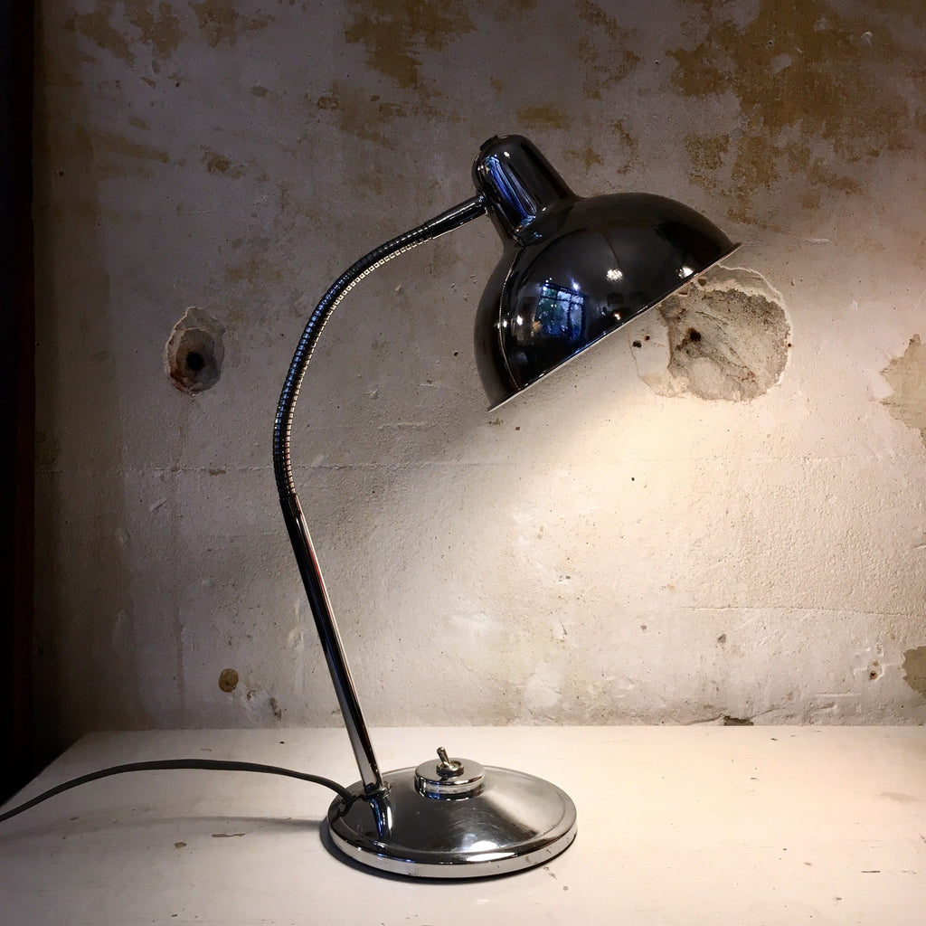 Lampe de bureau chromée et articulée