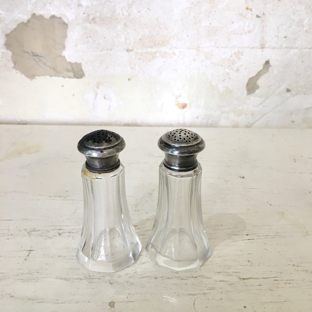 Salière et poivrière en cristal et argent massif circa 1900