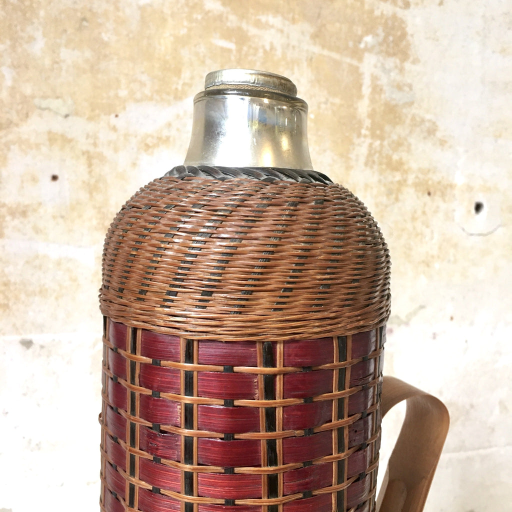 Bouteille thermos vintage années 1950 1960 en osier tressé