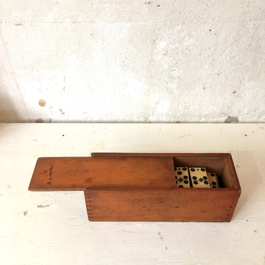 Jeu de dominos complet dans boîte en bois