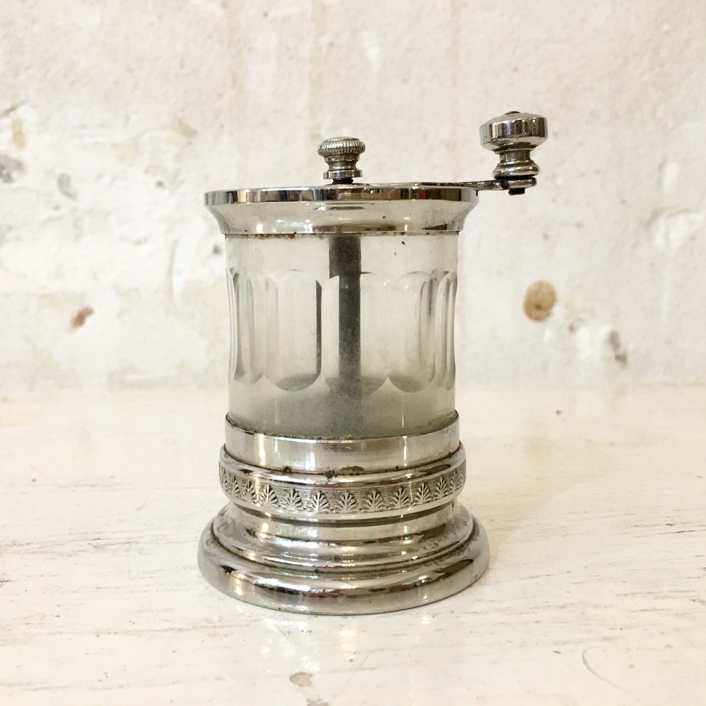 Moulin à poivre en métal argenté et cristal