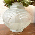 Grand vase Art Déco en verre pressé moulé blanc