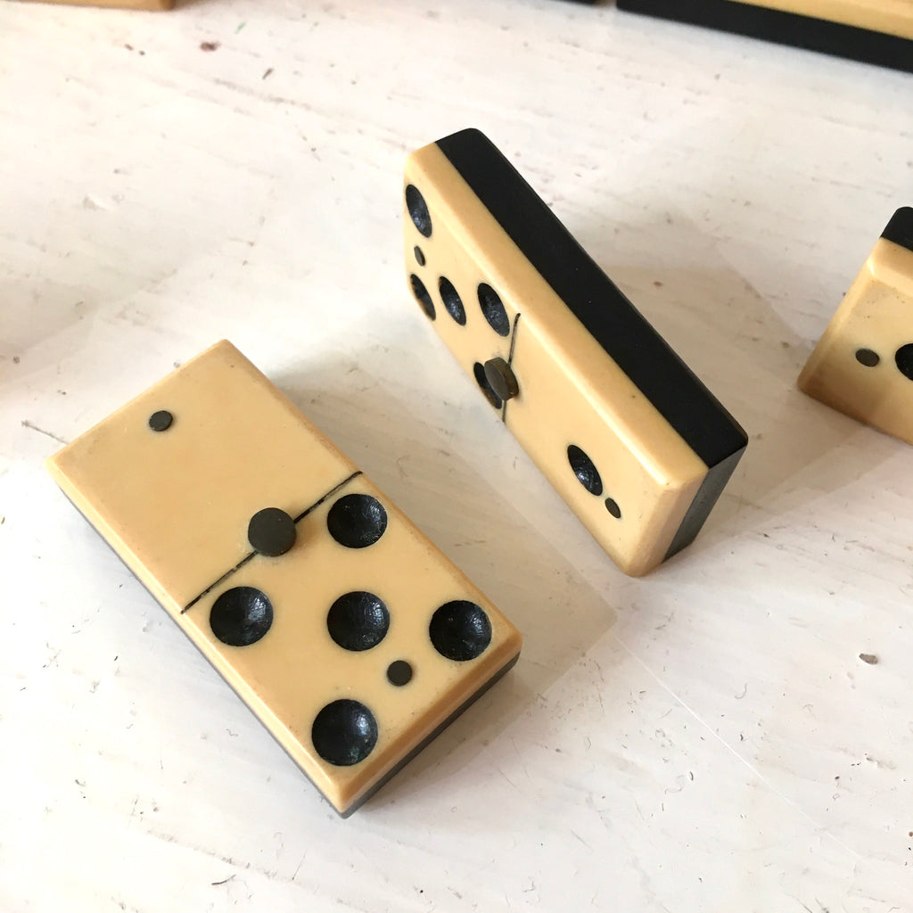 Jeu de dominos complet dans boîte en bois