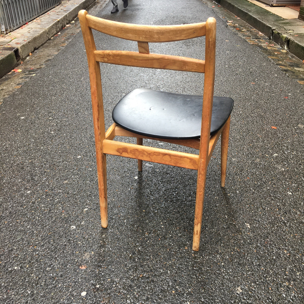 Chaise scandinave vintage bois et skaï noir