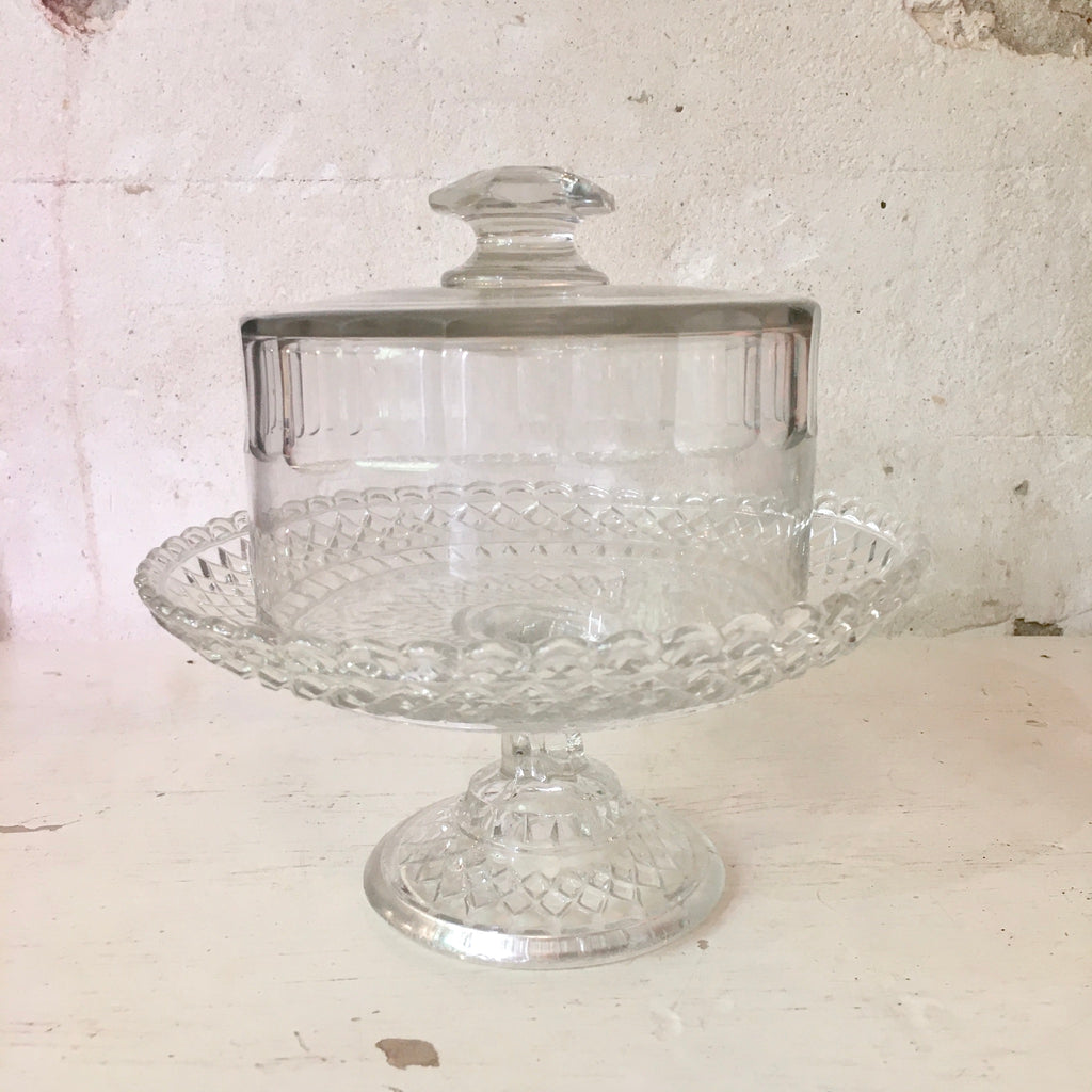 Cloche en verre avec des demi-côtes