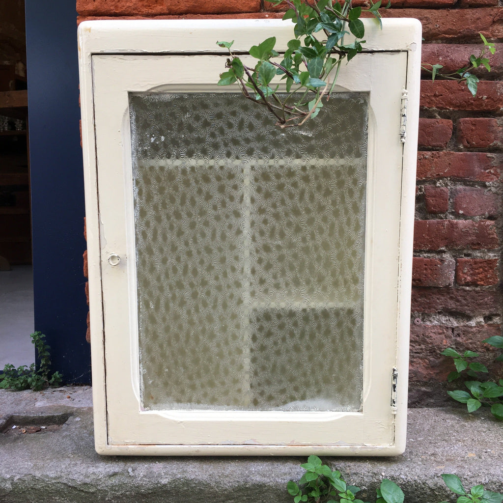 Armoire à pharmacie années 40