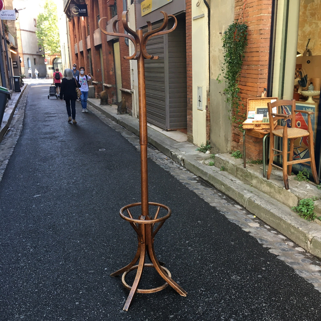 Porte-manteau en bois courbé