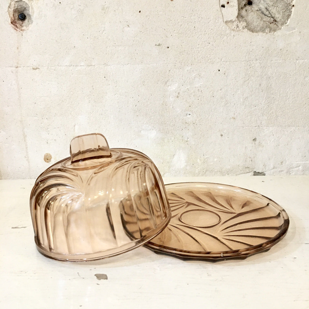 Cloche à fromage en verre rose moulé