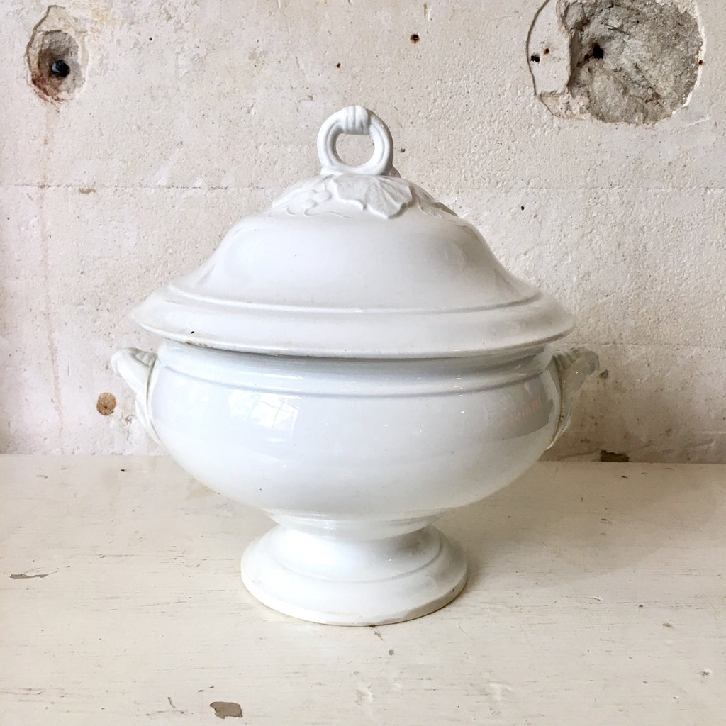 Soupière blanche fin XIXème siècle en porcelaine de Gien