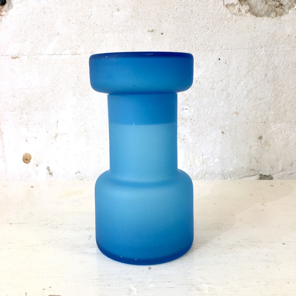 Petite carafe en verre dépoli