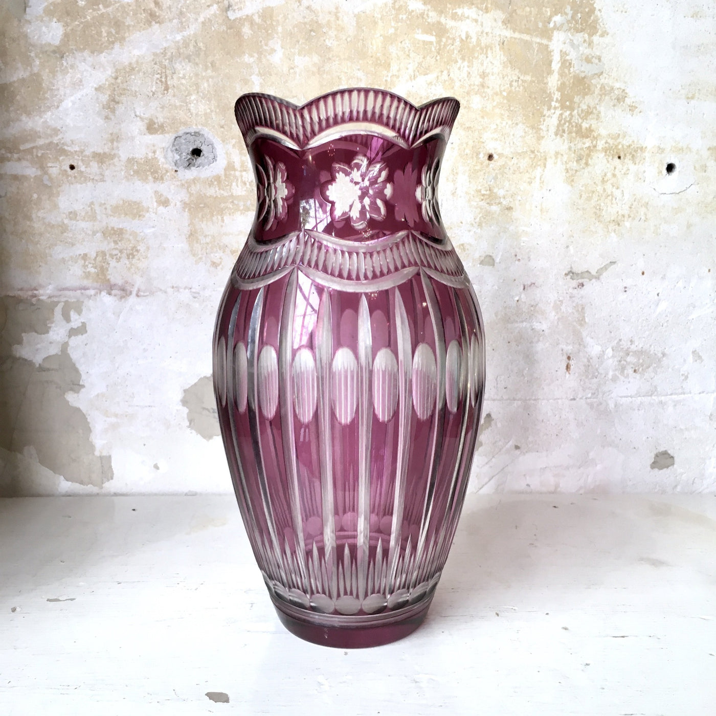 Grand vase en cristal de Bohème violet