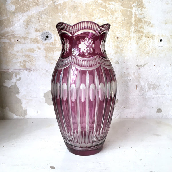 Grand vase en cristal de Bohème violet