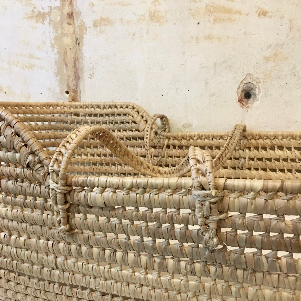 Couffin bébé en feuilles de palme tressées