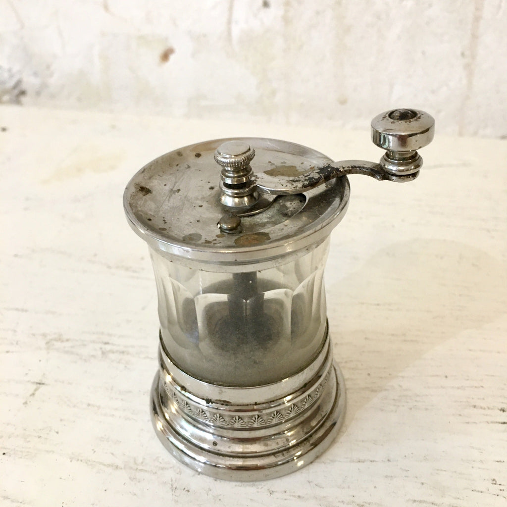 Moulin à poivre en métal argenté et cristal