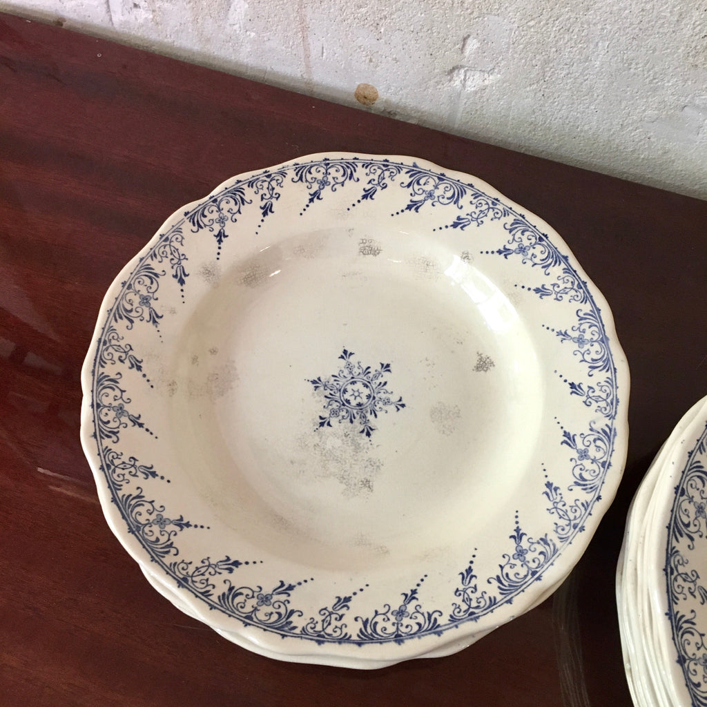 Assiette creuse en faïence de Sarreguemines, Moustiers