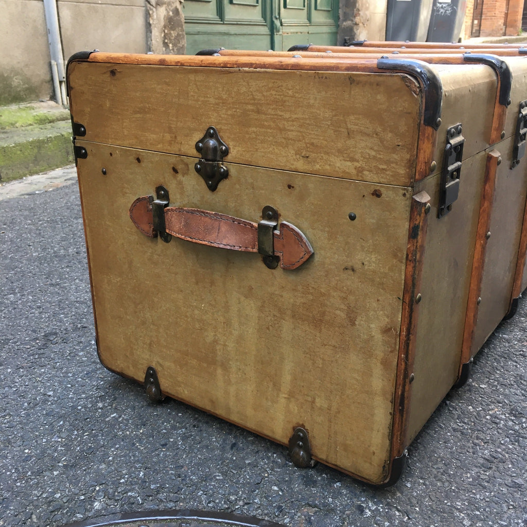 Grande malle de voyage ancienne