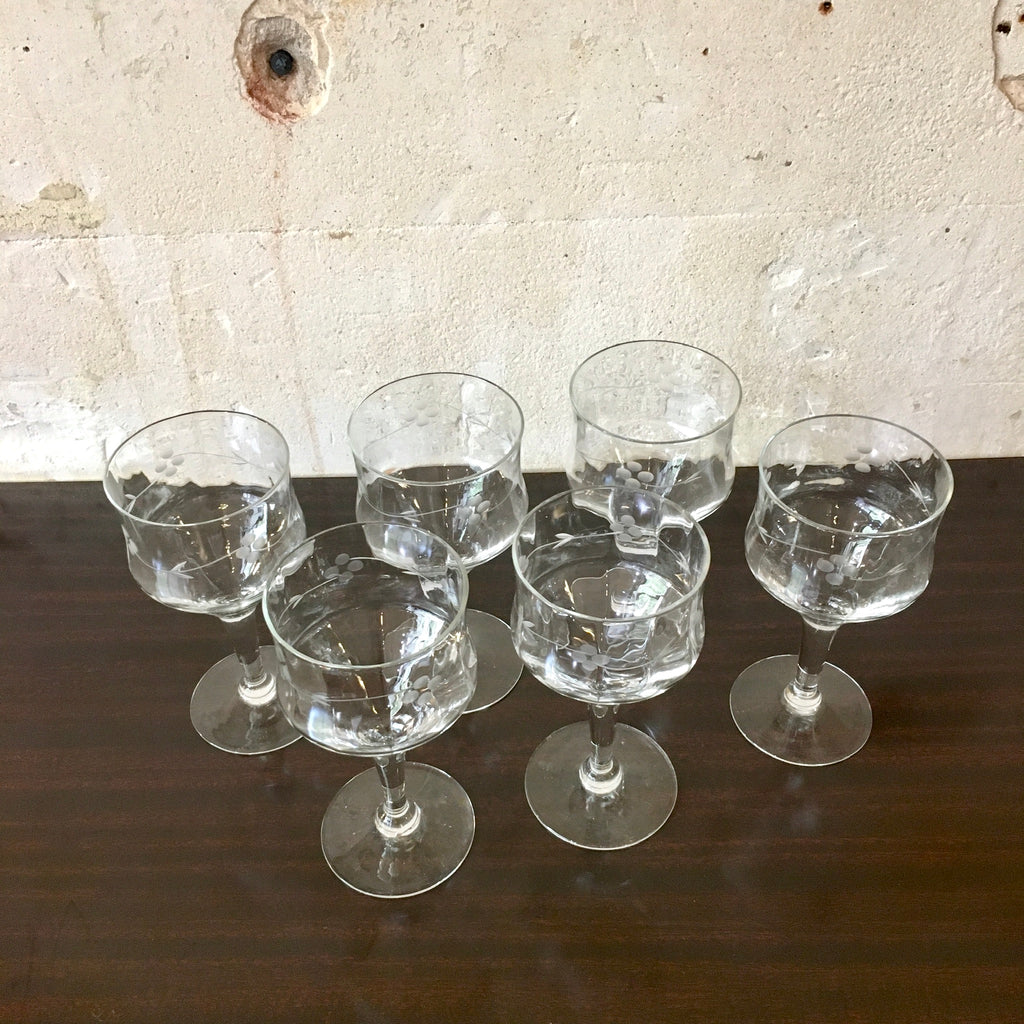 Verre à pied en cristal facetté