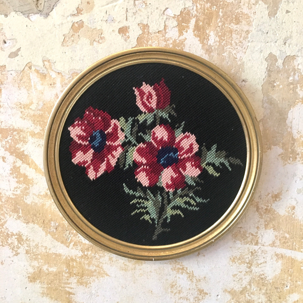 Ensemble de 8 canevas ronds cadres dorés