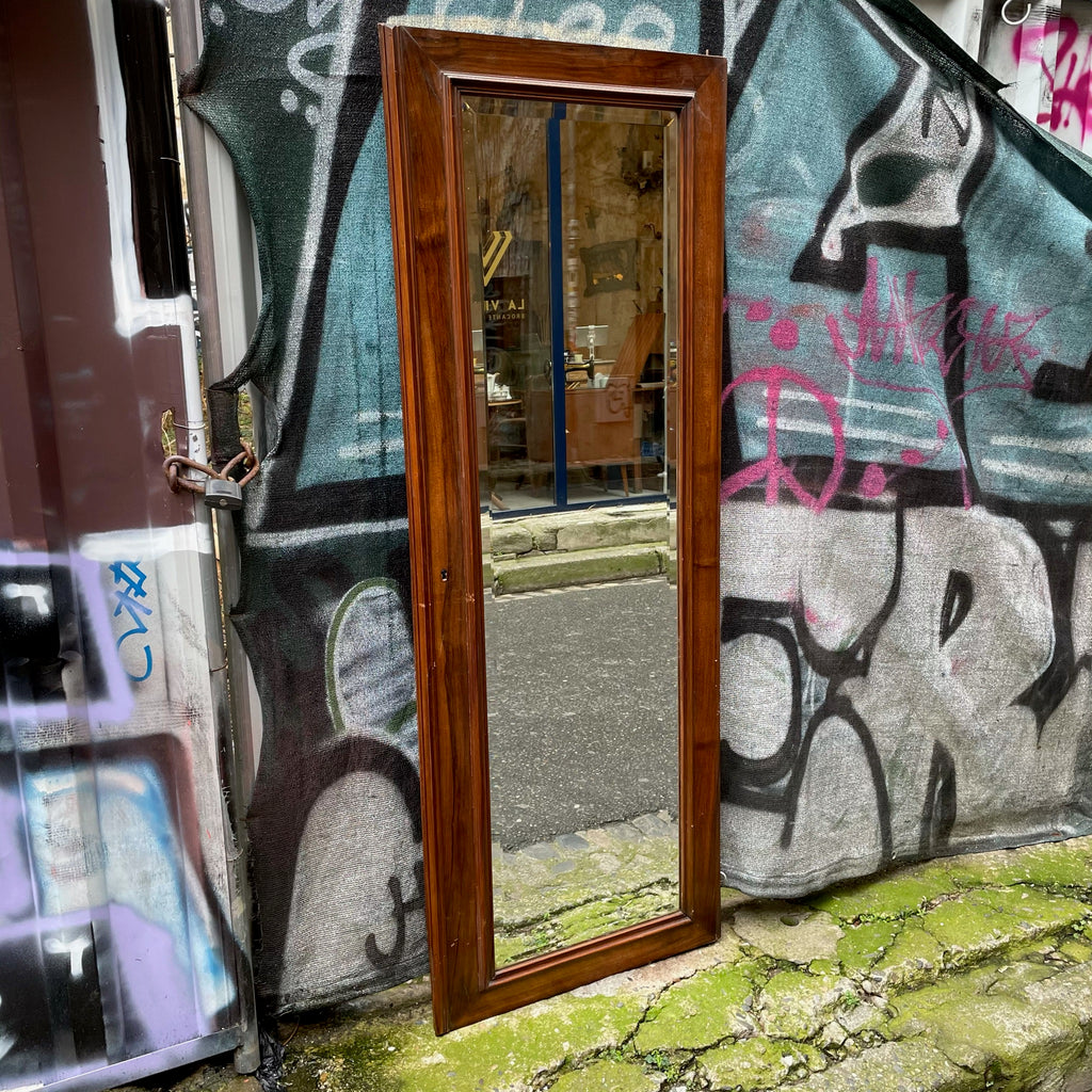 Miroir sur porte d'armoire