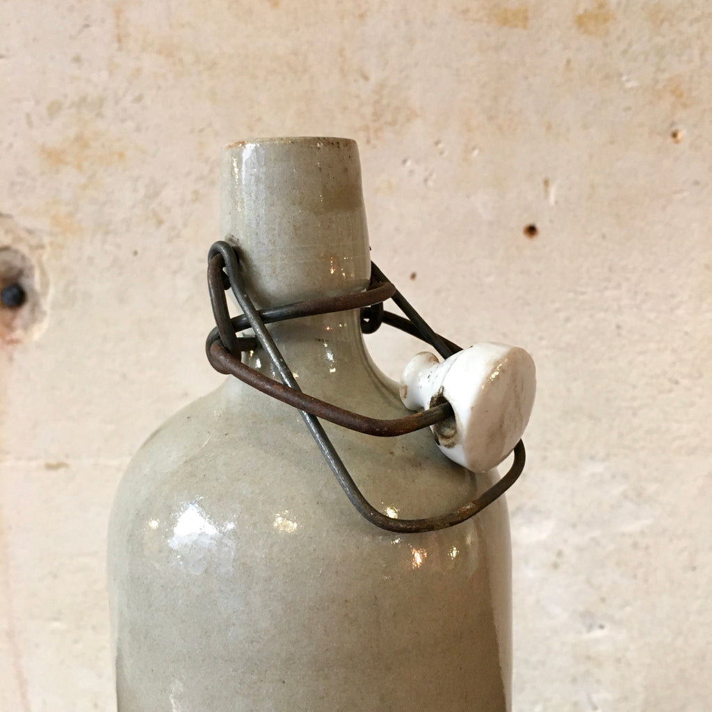 Bouteille en grès grège