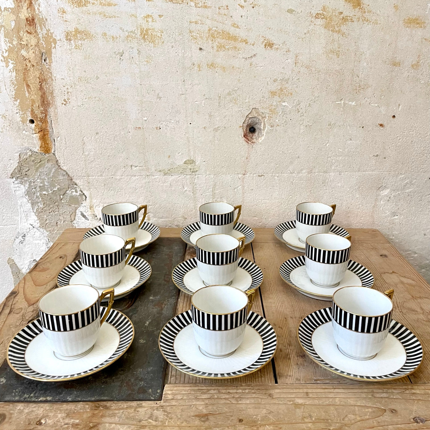 Ensemble de 9 tasses à café et sous-tasses en porcelaine de Limoges Chabrol et Poirier 1917