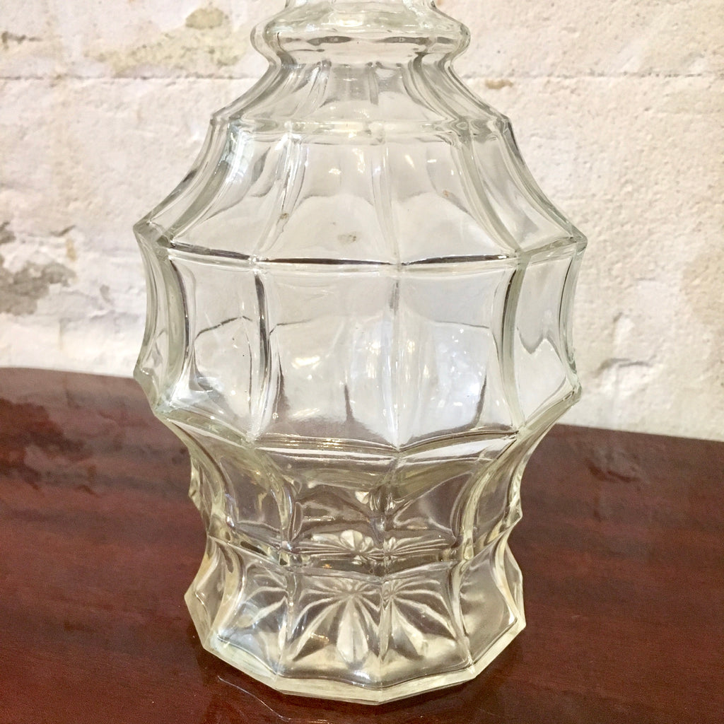 Carafe en verre facettée