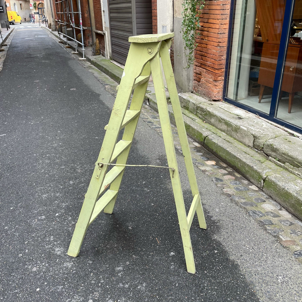 Escabeau de peintre en bois peint