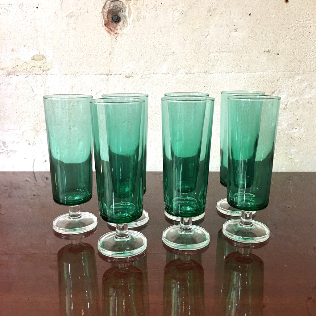 Ensemble de 7 flûtes à champagne vertes