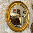 Miroir ovale en bois et stuc doré