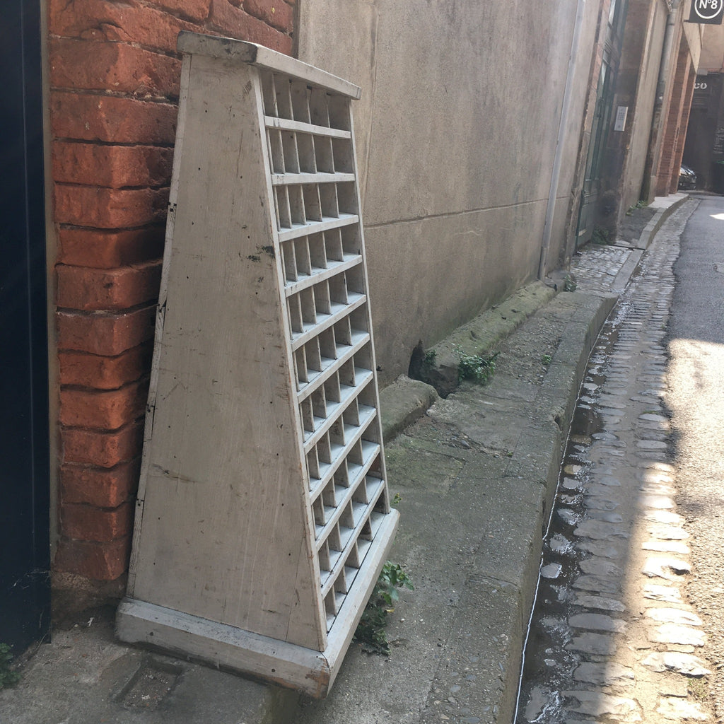 Petit meuble d'imprimerie à casiers