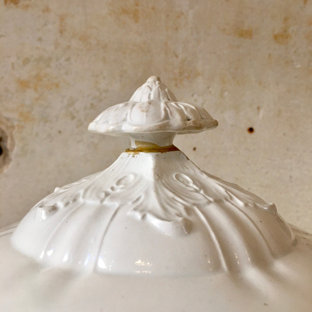 Soupière blanche Vieillard Bordeaux XIXe