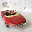 Voiture miniature 1/18ème Jaguar rouge E 1961