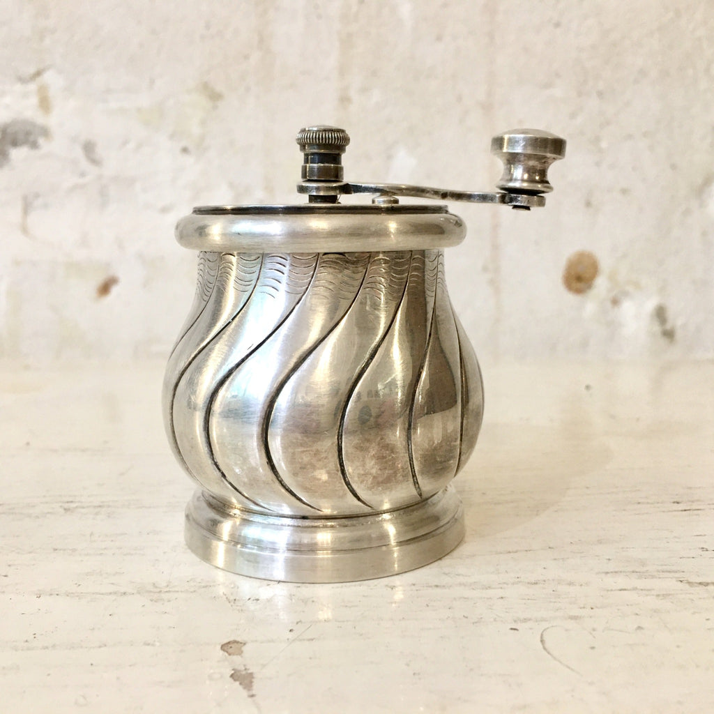 Moulin à poivre en métal argenté intérieur bois