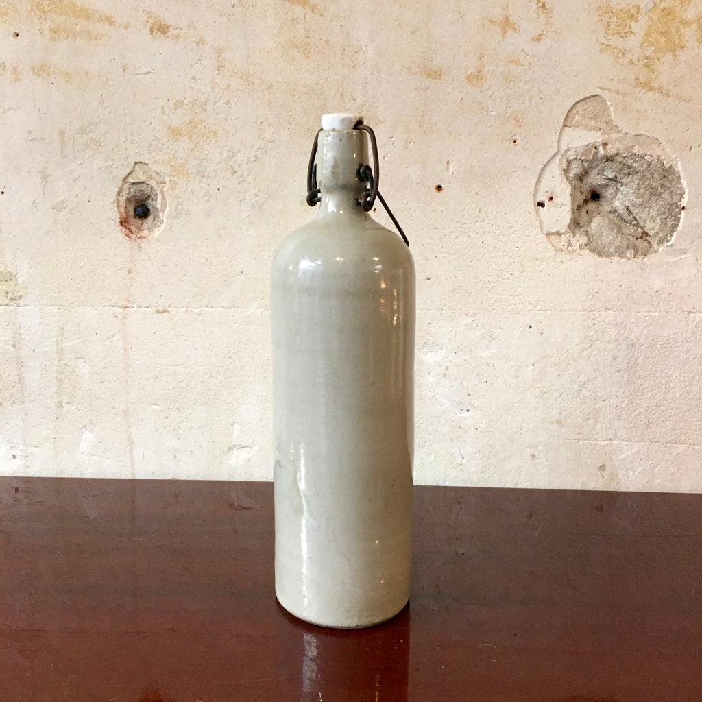 Bouteille en grès grège