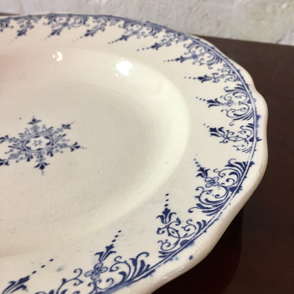 Assiette creuse en faïence de Sarreguemines, Moustiers