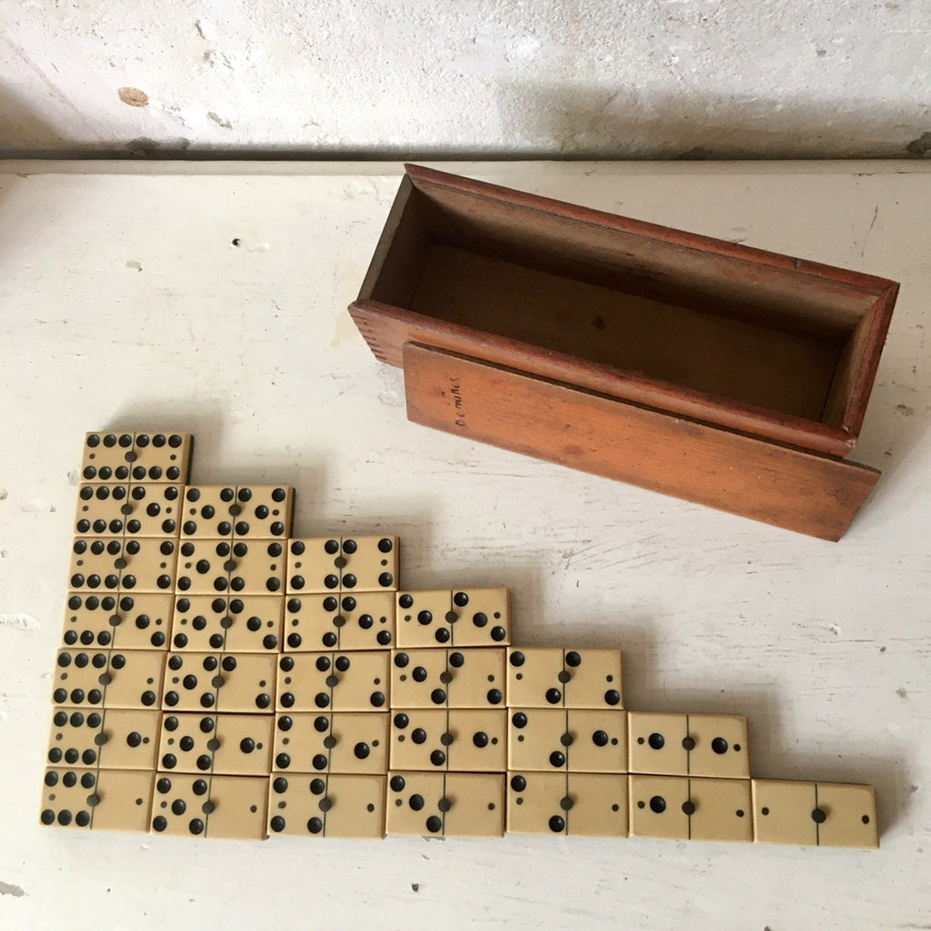 Jeu de dominos complet dans boîte en bois