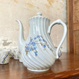 Service à café en porcelaine de Limoges Haviland modèle tors fleurs bleues