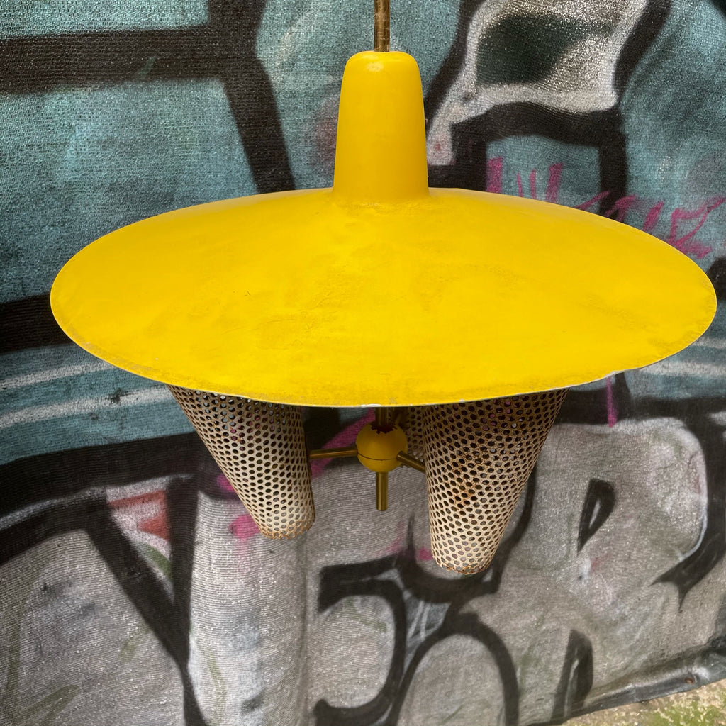 Suspension jaune tôle perforée années 50